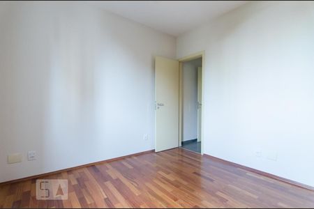 Quarto de apartamento à venda com 1 quarto, 45m² em Cambuí, Campinas