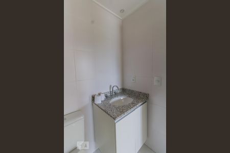 Banheiro de kitnet/studio para alugar com 1 quarto, 38m² em Jardim Flor da Montanha, Guarulhos