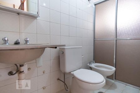 Banheiro de kitnet/studio para alugar com 1 quarto, 43m² em Botafogo, Campinas