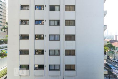 Vista da janela da sala de apartamento para alugar com 1 quarto, 45m² em Aclimação, São Paulo