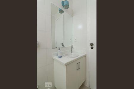 Banheiro de apartamento para alugar com 1 quarto, 45m² em Cambuí, Campinas