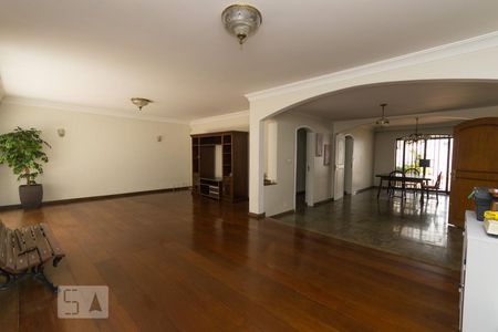 Sala de estar de casa para alugar com 4 quartos, 264m² em Planalto Paulista, São Paulo