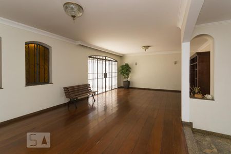 Sala de estar de casa para alugar com 4 quartos, 264m² em Planalto Paulista, São Paulo