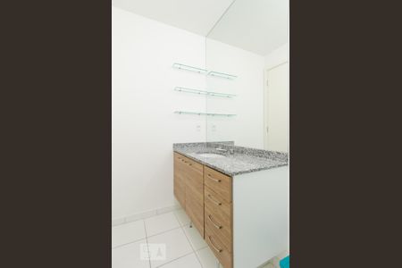 Banheiro de kitnet/studio para alugar com 1 quarto, 50m² em Jardim do Mar, São Bernardo do Campo