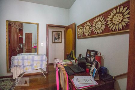 Quarto 01 de casa para alugar com 4 quartos, 269m² em Santo Antonio, Belo Horizonte