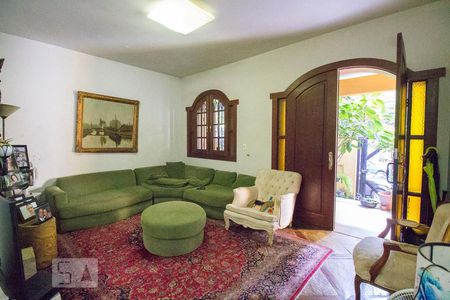 Sala de casa para alugar com 4 quartos, 269m² em Santo Antonio, Belo Horizonte