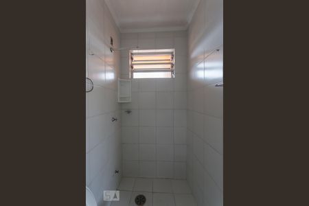 Banheiro de apartamento para alugar com 1 quarto, 48m² em Azenha, Porto Alegre