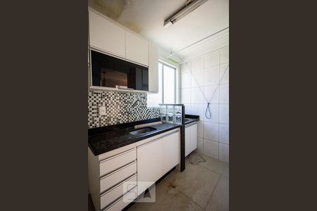 Cozinha de apartamento para alugar com 2 quartos, 55m² em Heliópolis, Belo Horizonte