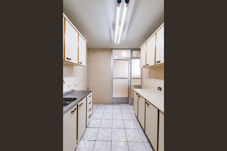 Cozinha de apartamento à venda com 1 quarto, 53m² em Cambuí, Campinas