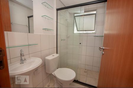 Banheiro de apartamento para alugar com 2 quartos, 48m² em Fanny, Curitiba