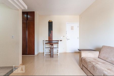 Sala de apartamento para alugar com 1 quarto, 82m² em Cambuí, Campinas