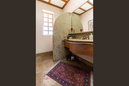 Lavabo de casa de condomínio à venda com 5 quartos, 840m² em Alphaville, Barueri