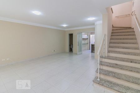 Sala de casa de condomínio à venda com 4 quartos, 250m² em Vila Valparaíso, Santo André