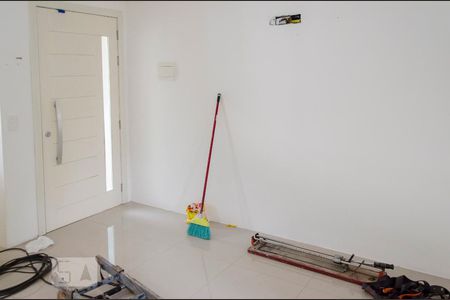 Sala de casa de condomínio à venda com 3 quartos, 150m² em Marechal Rondon, Canoas