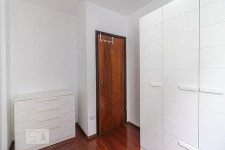 Quarto 1 de apartamento para alugar com 2 quartos, 50m² em Água Verde, Curitiba