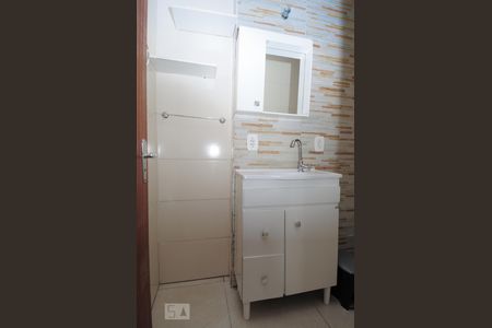 Banheiro de apartamento à venda com 2 quartos, 46m² em Cavalhada, Porto Alegre