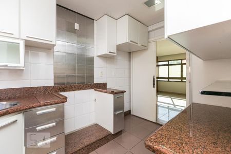 Apartamento para alugar com 4 quartos, 134m² em Funcionários, Belo Horizonte