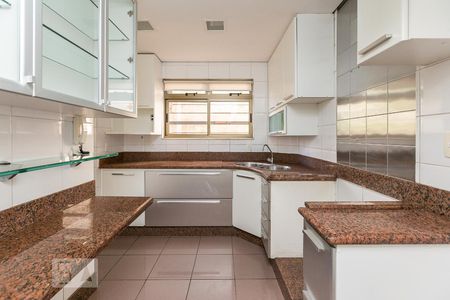 Apartamento para alugar com 4 quartos, 134m² em Funcionários, Belo Horizonte