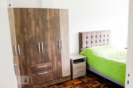 Quarto 2 de apartamento para alugar com 2 quartos, 56m² em Santo Antônio, Porto Alegre