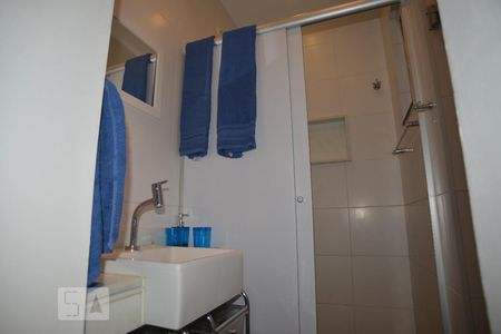 Banheiro de kitnet/studio à venda com 1 quarto, 21m² em Botafogo, Rio de Janeiro