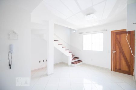 Sala de casa de condomínio à venda com 2 quartos, 63m² em Vila Homero Thon, Santo André