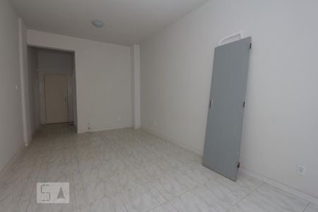 Sala/Quarto de kitnet/studio para alugar com 1 quarto, 25m² em Centro, Rio de Janeiro