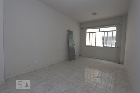 Sala/Quarto de kitnet/studio para alugar com 1 quarto, 25m² em Centro, Rio de Janeiro