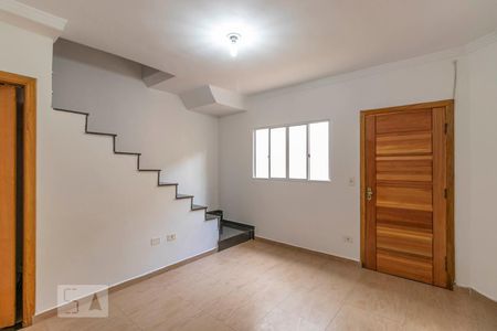 Sala de casa de condomínio para alugar com 2 quartos, 80m² em Jardim Danfer, São Paulo