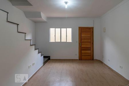 Sala de casa de condomínio para alugar com 2 quartos, 80m² em Jardim Danfer, São Paulo