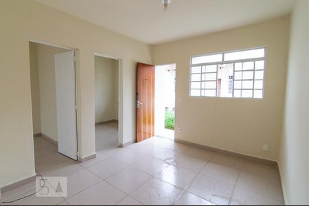 Sala de casa de condomínio à venda com 2 quartos, 40m² em São Francisco, Belo Horizonte