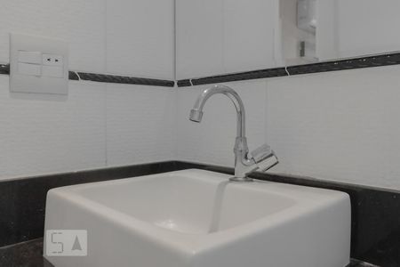 Banheiro de apartamento para alugar com 2 quartos, 50m² em Cambuci, São Paulo