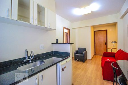 Sala e cozinha de apartamento para alugar com 1 quarto, 40m² em Centro, Belo Horizonte