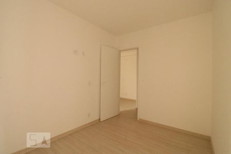 Quarto 2 de apartamento para alugar com 2 quartos, 50m² em Jardim Henriqueta, Taboão da Serra