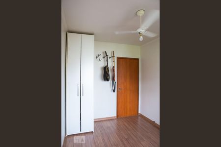 Quarto 1 de apartamento para alugar com 2 quartos, 65m² em Vila Ipiranga, Porto Alegre