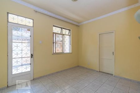 Sala de casa à venda com 2 quartos, 70m² em Ramos, Rio de Janeiro