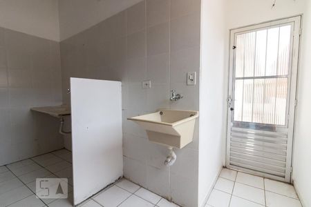 Cozinha de kitnet/studio para alugar com 1 quarto, 23m² em Jardim Dourado, Guarulhos