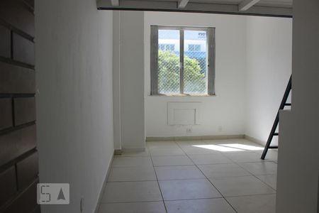 Sala de kitnet/studio para alugar com 1 quarto, 40m² em Barra da Tijuca, Rio de Janeiro