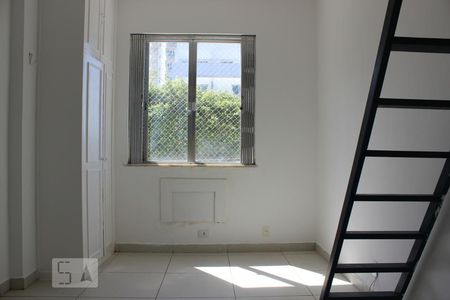 Sala de kitnet/studio para alugar com 1 quarto, 40m² em Barra da Tijuca, Rio de Janeiro