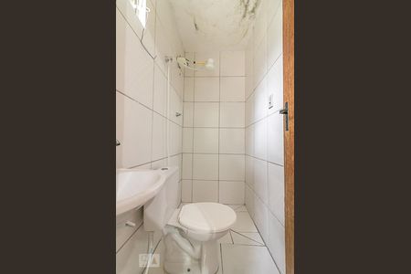 Banheiro de kitnet/studio para alugar com 1 quarto, 16m² em Ipiranga, Belo Horizonte