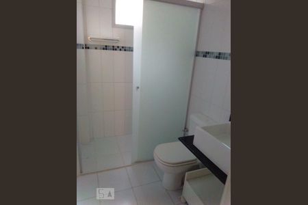 Banheiro de apartamento à venda com 2 quartos, 58m² em Parque Assunção, Taboão da Serra