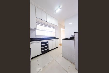 Cozinha de apartamento para alugar com 2 quartos, 80m² em Caiçara-Adelaide, Belo Horizonte