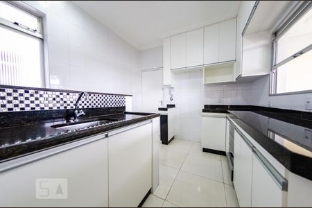 Cozinha de apartamento para alugar com 2 quartos, 80m² em Caiçara-Adelaide, Belo Horizonte