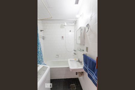 Banheiro social de apartamento à venda com 1 quarto, 59m² em Santo Agostinho, Belo Horizonte