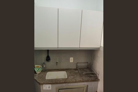 Cozinha de kitnet/studio para alugar com 1 quarto, 25m² em Centro Histórico, Porto Alegre