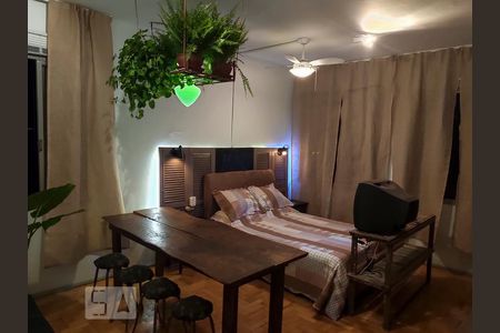 Quarto/Sala de kitnet/studio para alugar com 1 quarto, 25m² em Centro Histórico, Porto Alegre