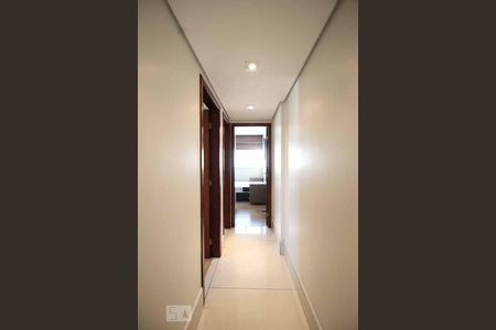 Corredor de apartamento à venda com 2 quartos, 90m² em Lourdes, Belo Horizonte