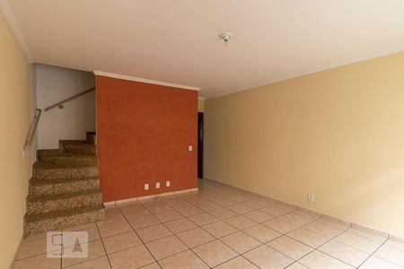 Sala de casa de condomínio para alugar com 3 quartos, 153m² em Vila Laís, São Paulo