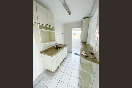 Cozinha de apartamento para alugar com 2 quartos, 58m² em Vila Mazzei, São Paulo