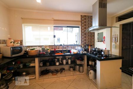 Cozinha  de casa para alugar com 3 quartos, 338m² em Parque Industriário, Santo André