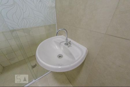 Banheiro de kitnet/studio para alugar com 1 quarto, 35m² em Centro, Campinas